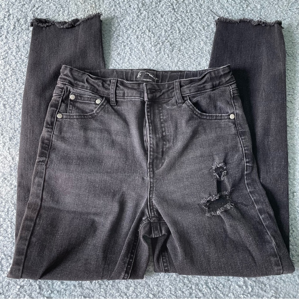 girls ripped jeans